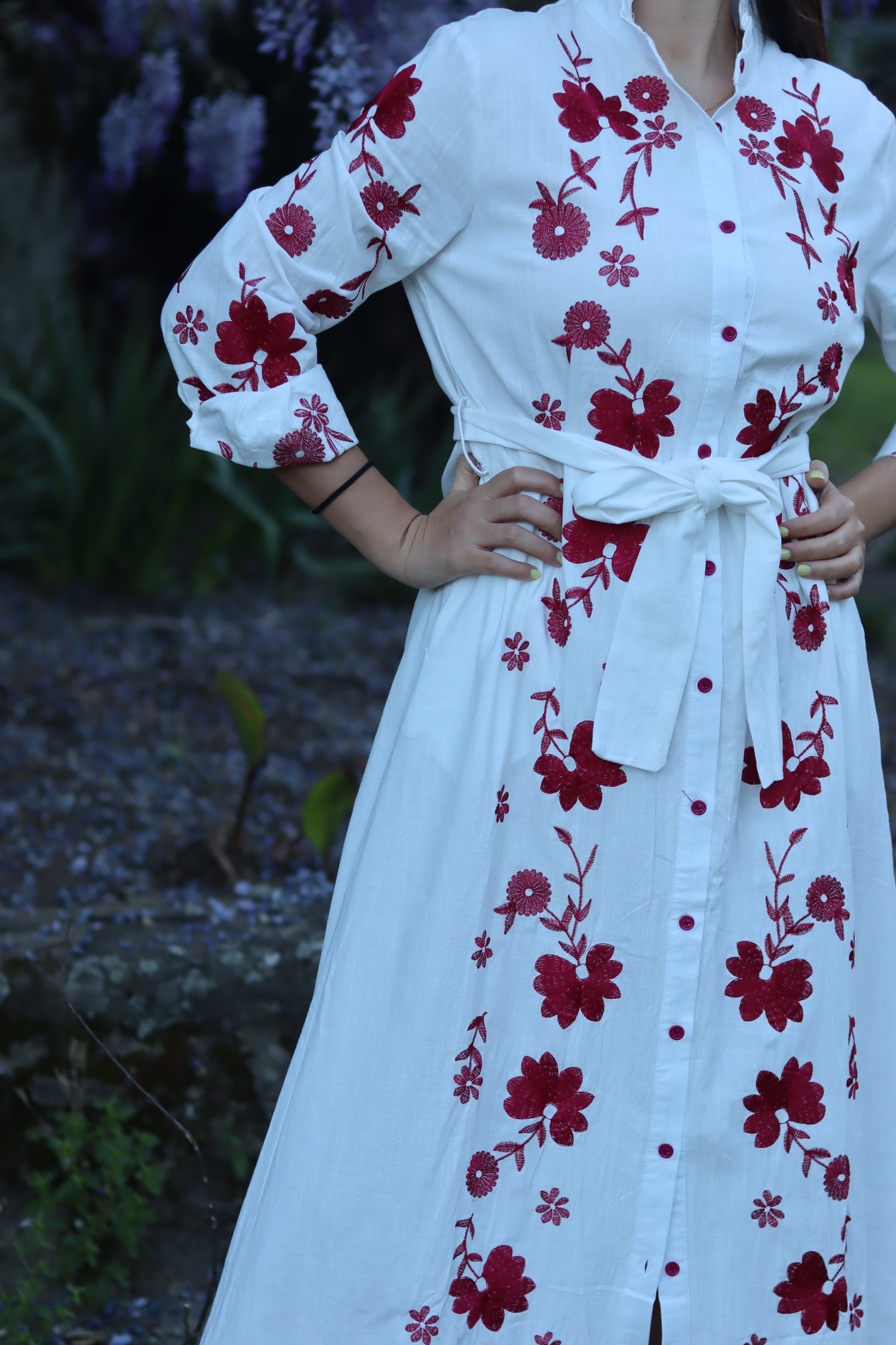 Vestido bordados encarnados