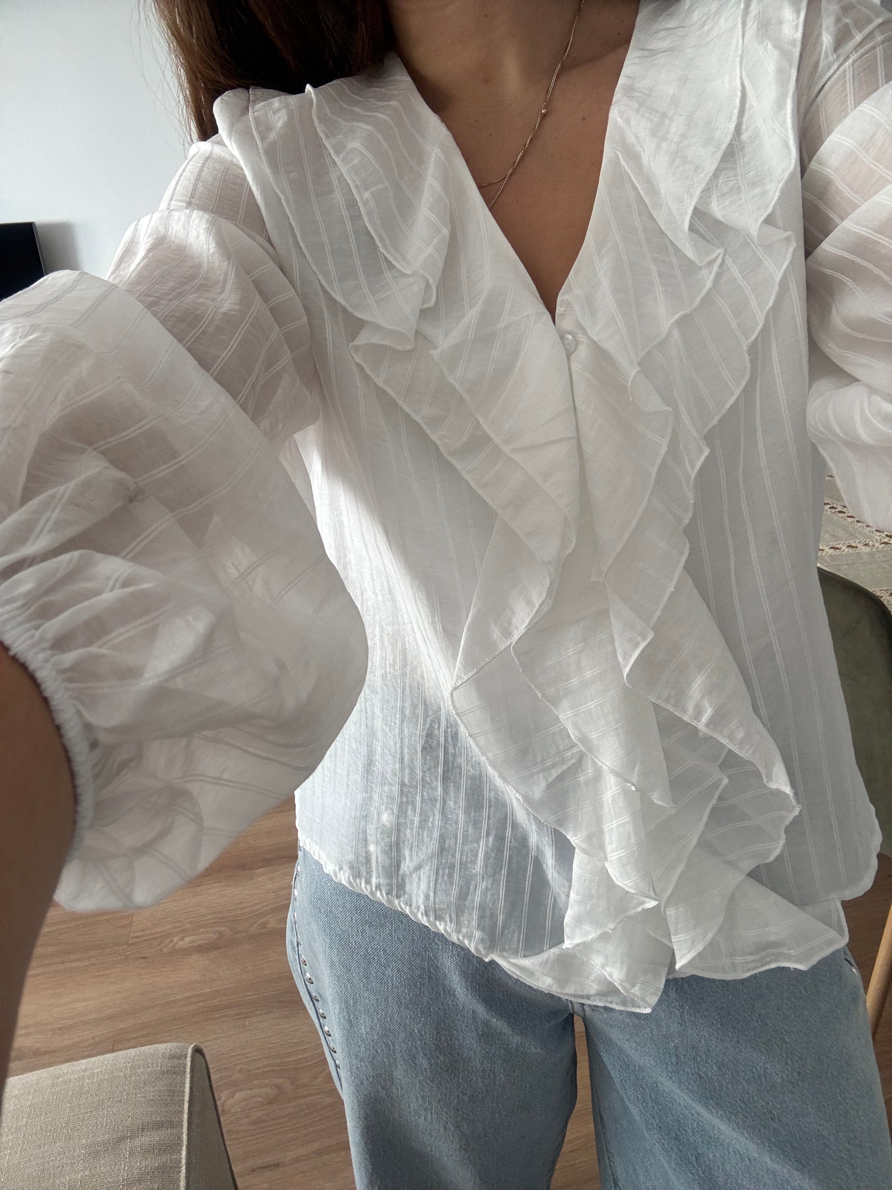 Blusa folhos e riscas