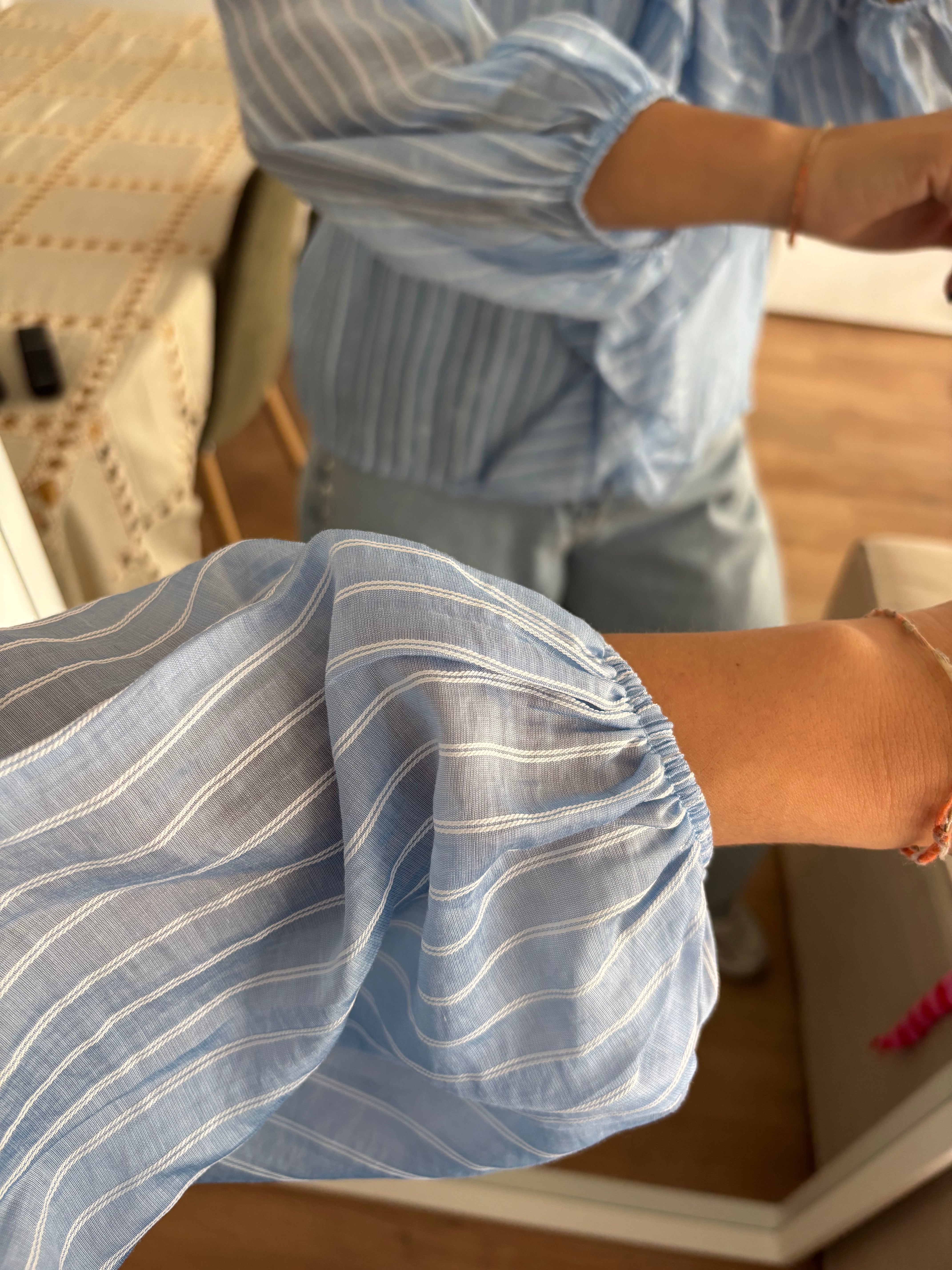 Blusa folhos e riscas