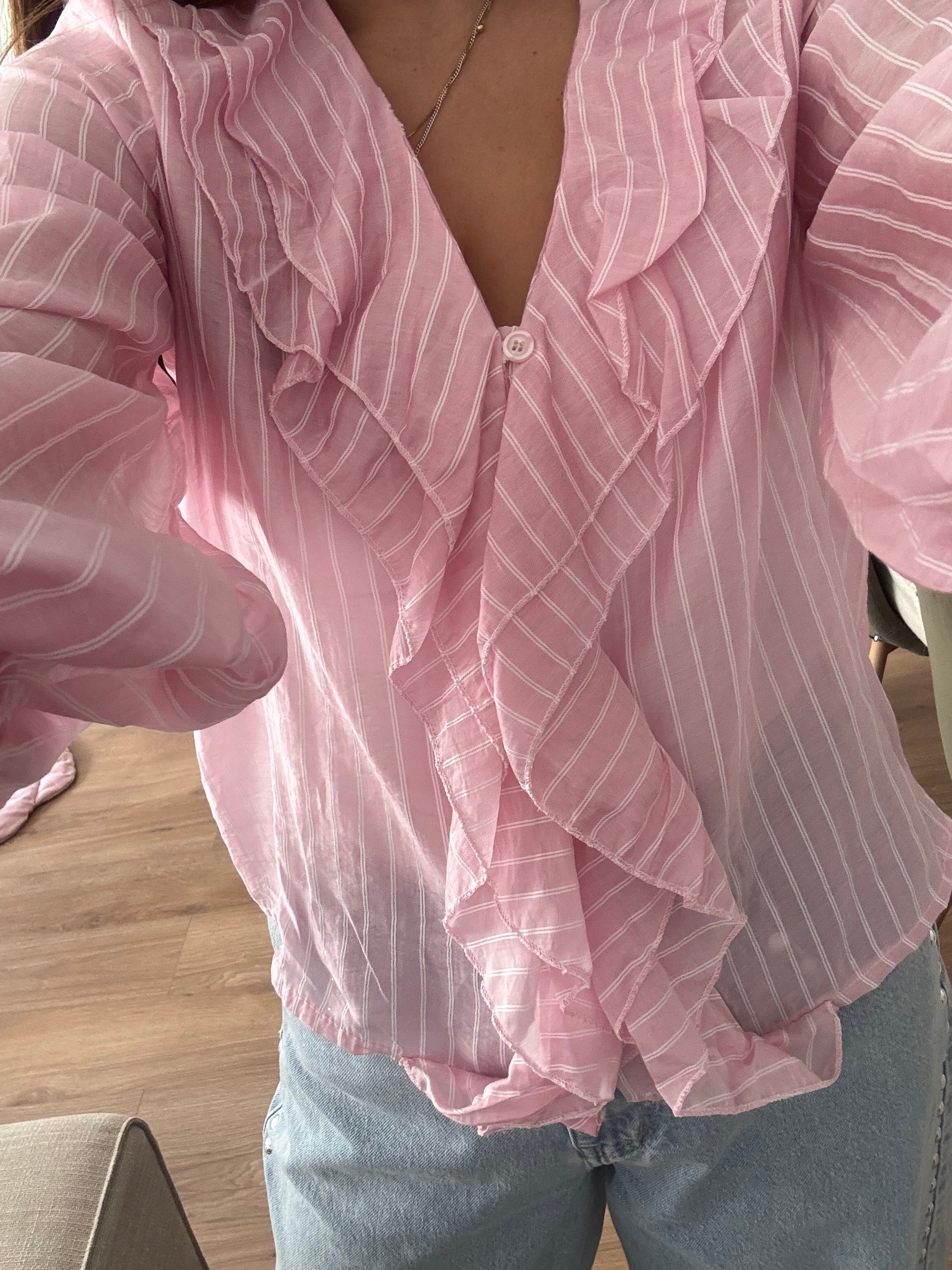 Blusa folhos e riscas