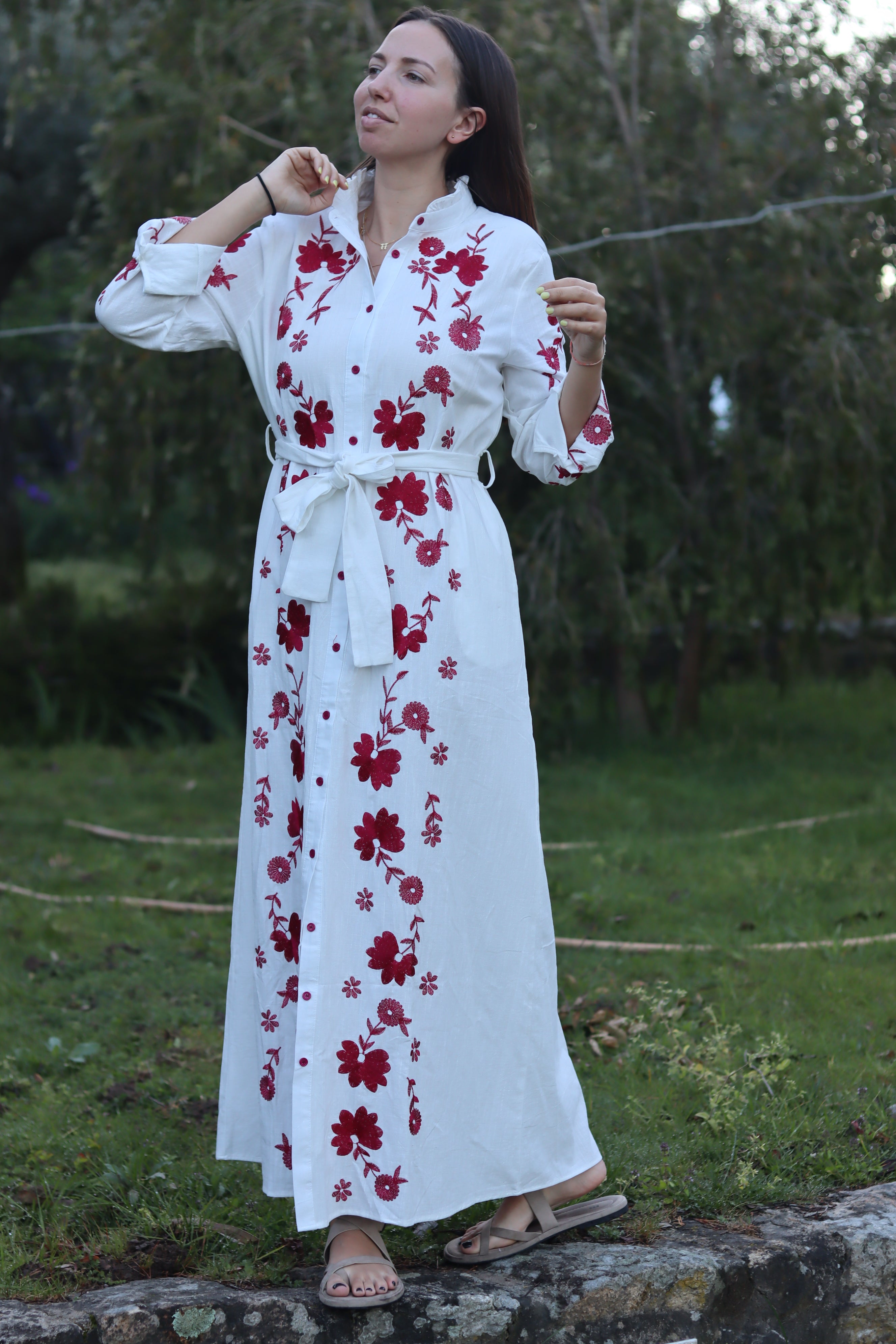 Vestido bordados encarnados
