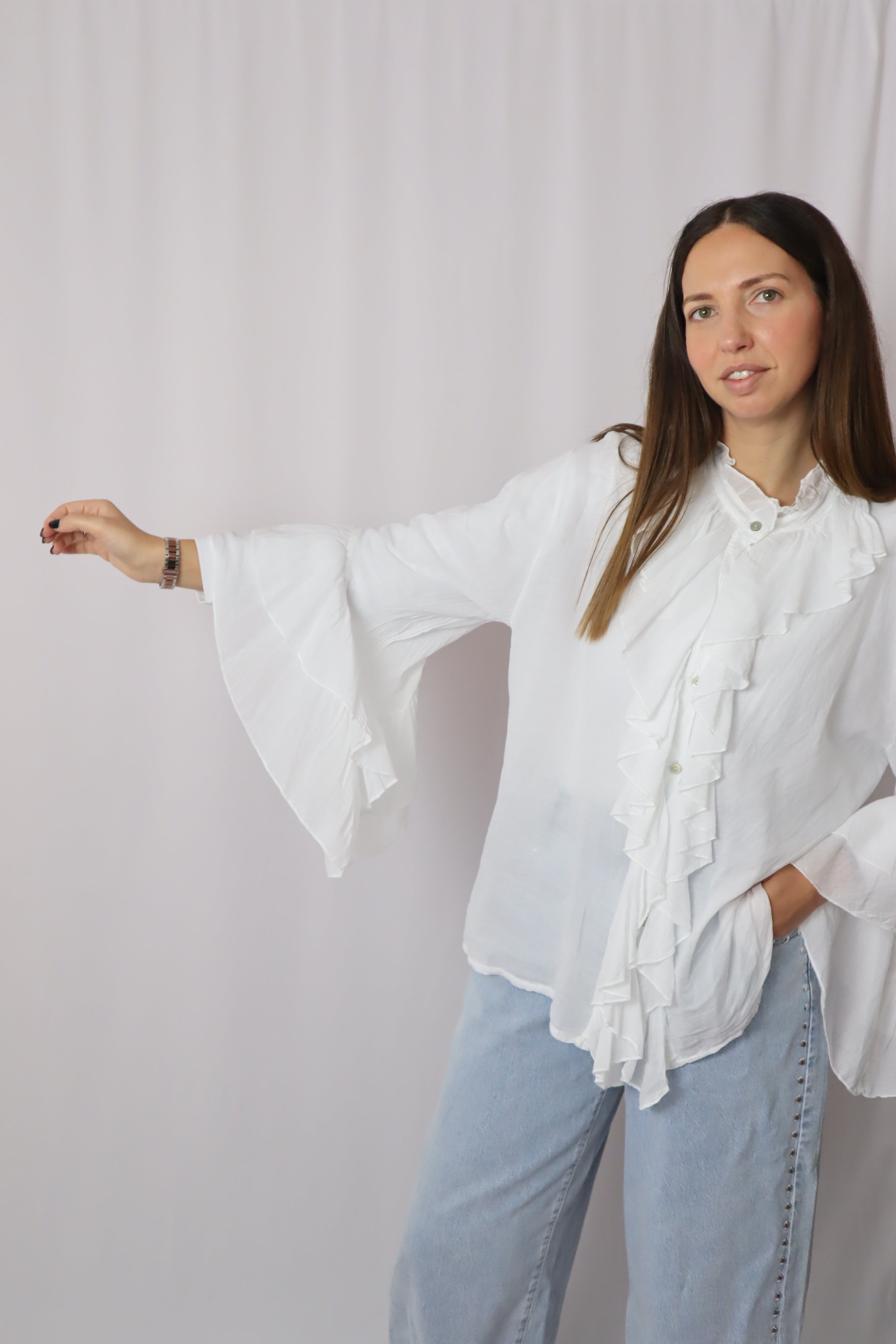 Camisa folhos à frente e mangas
