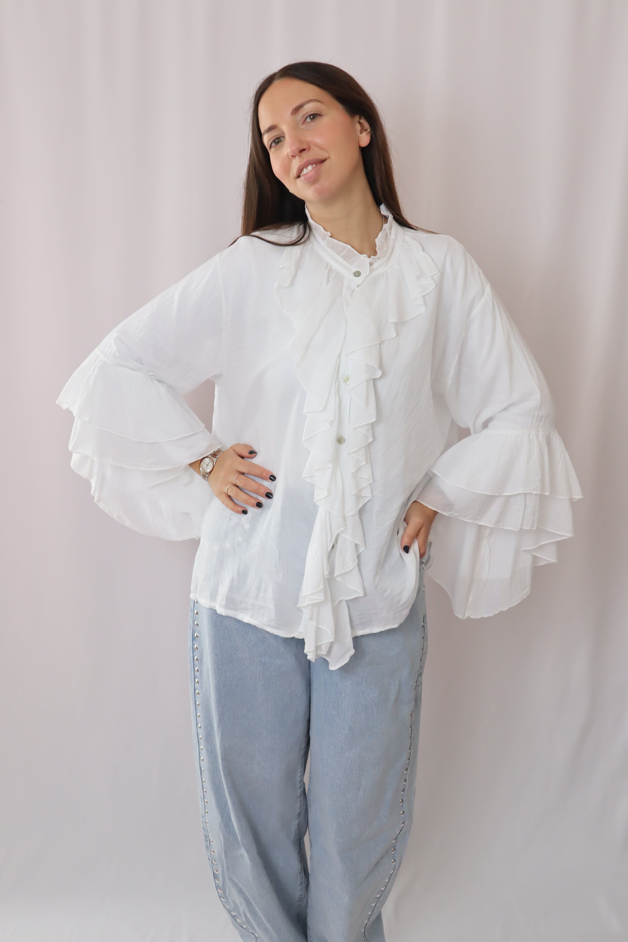 Camisa folhos à frente e mangas