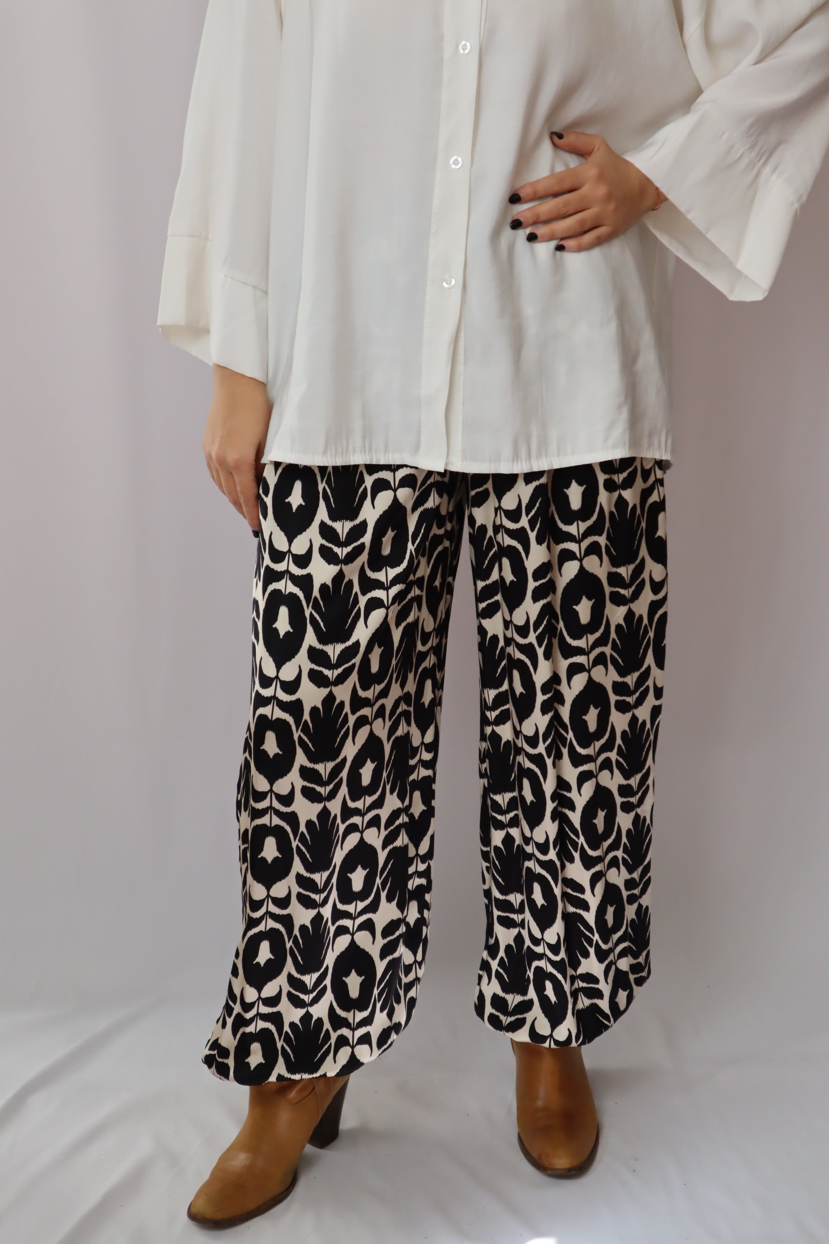 Calças estampadas pretas