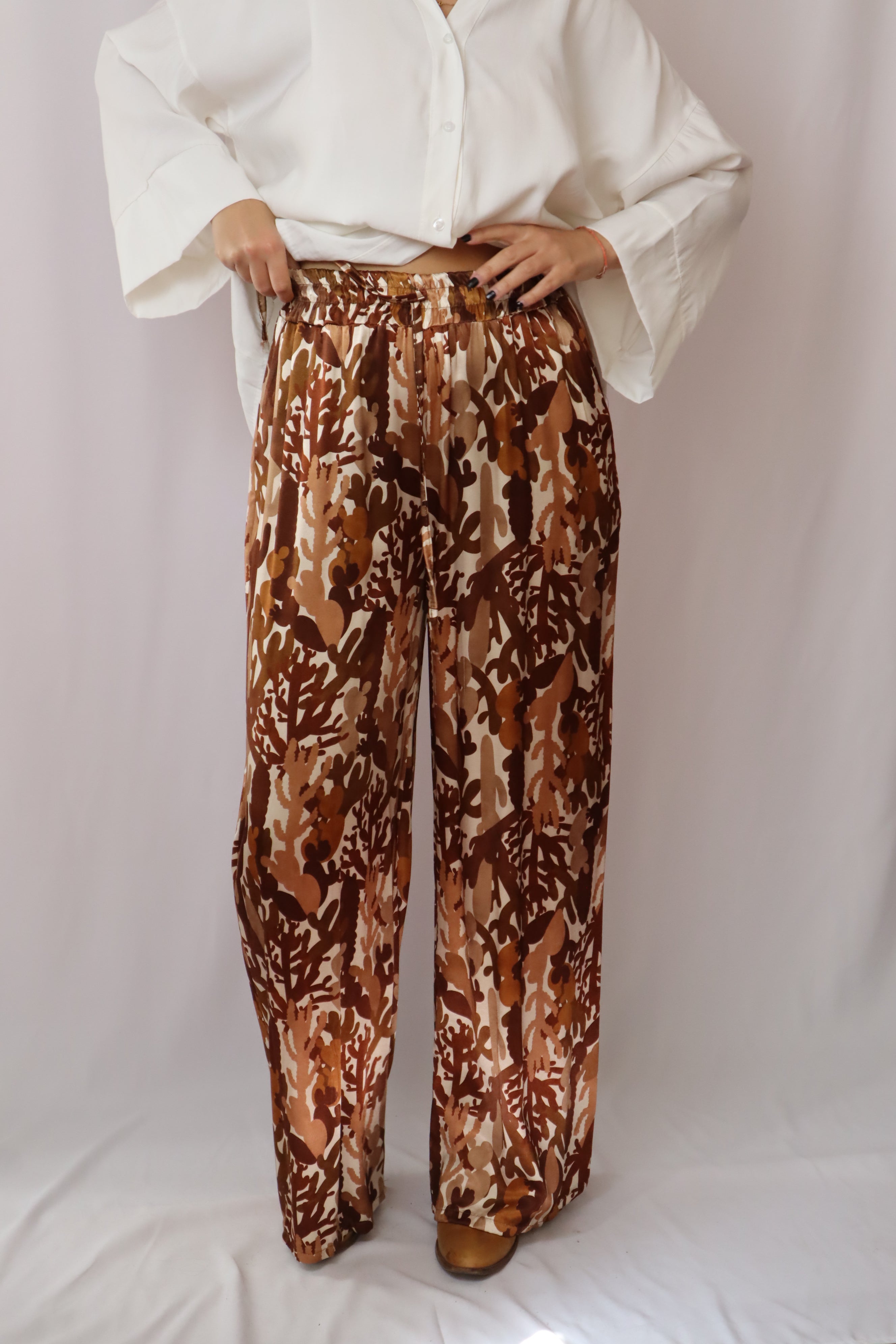 Calças estampadas castanhos