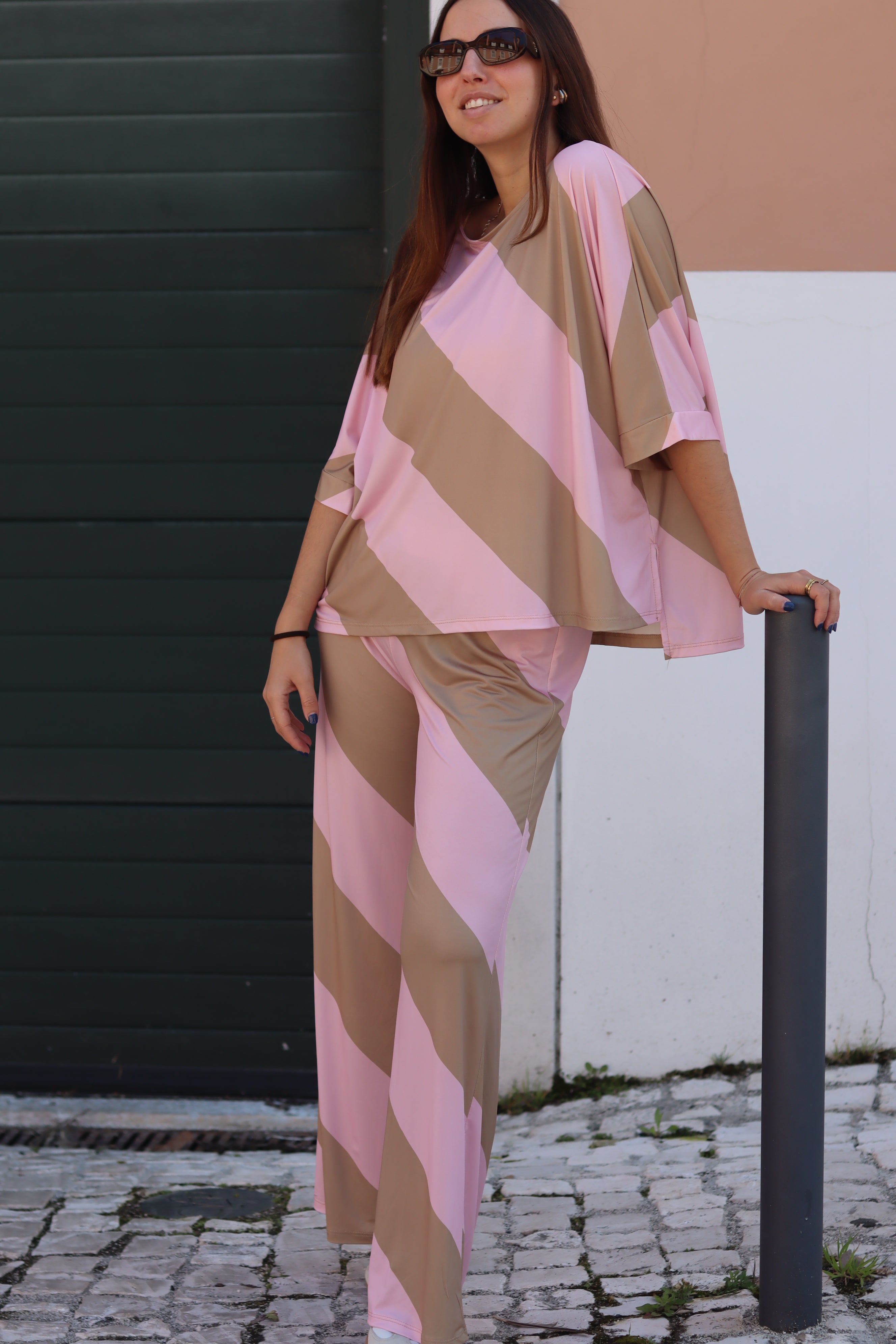 Conjunto riscas rosa e camel