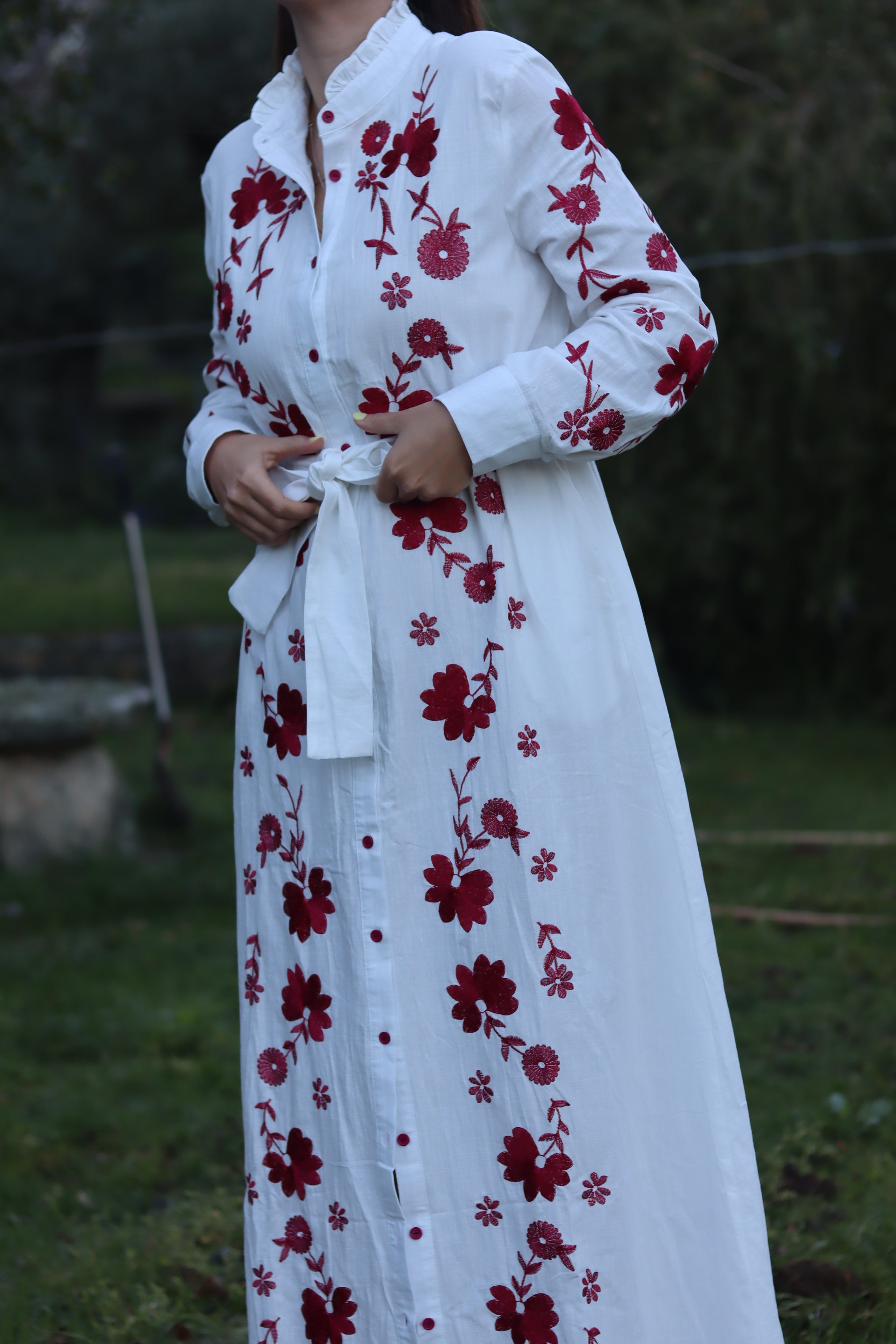 Vestido bordados encarnados