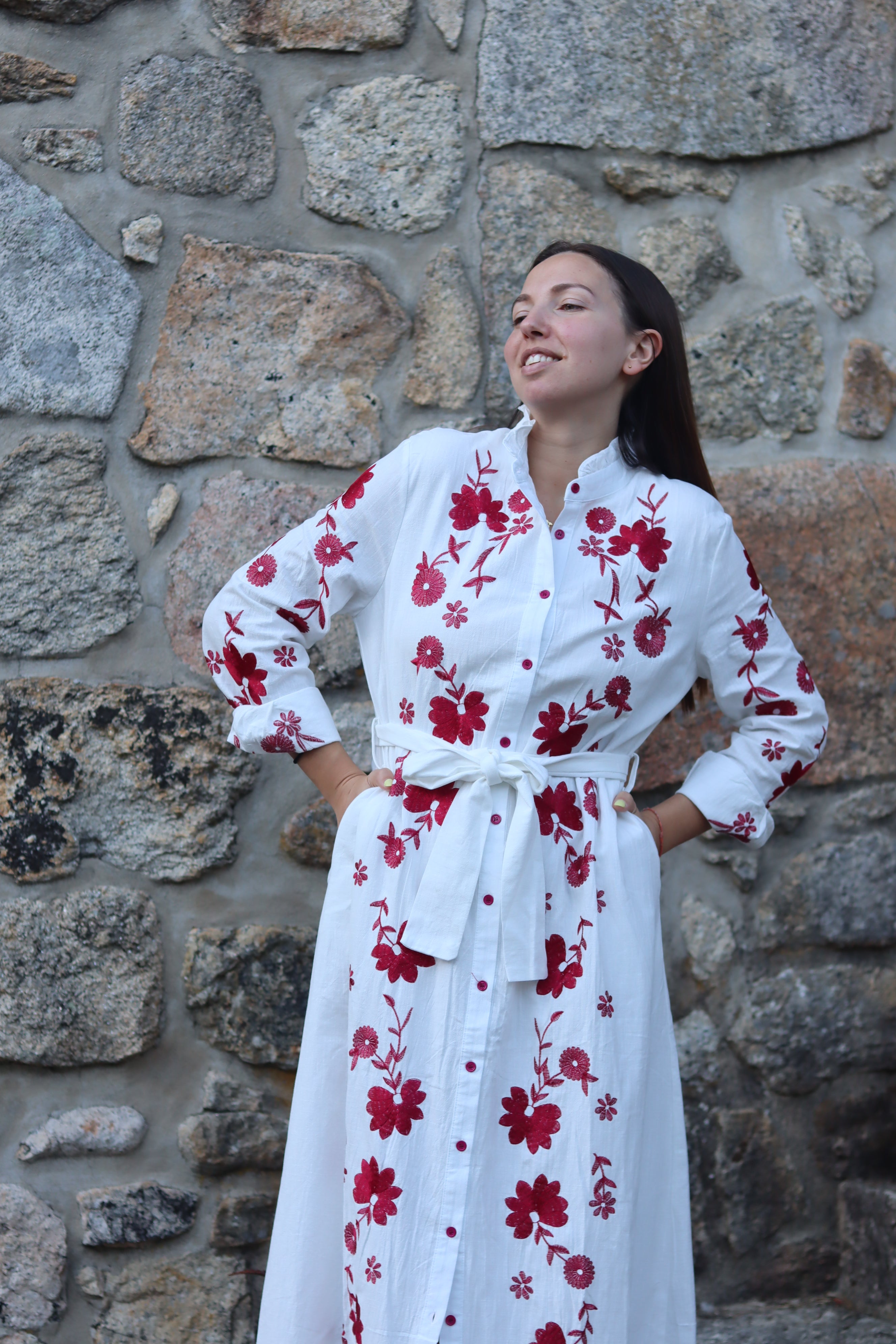 Vestido bordados encarnados