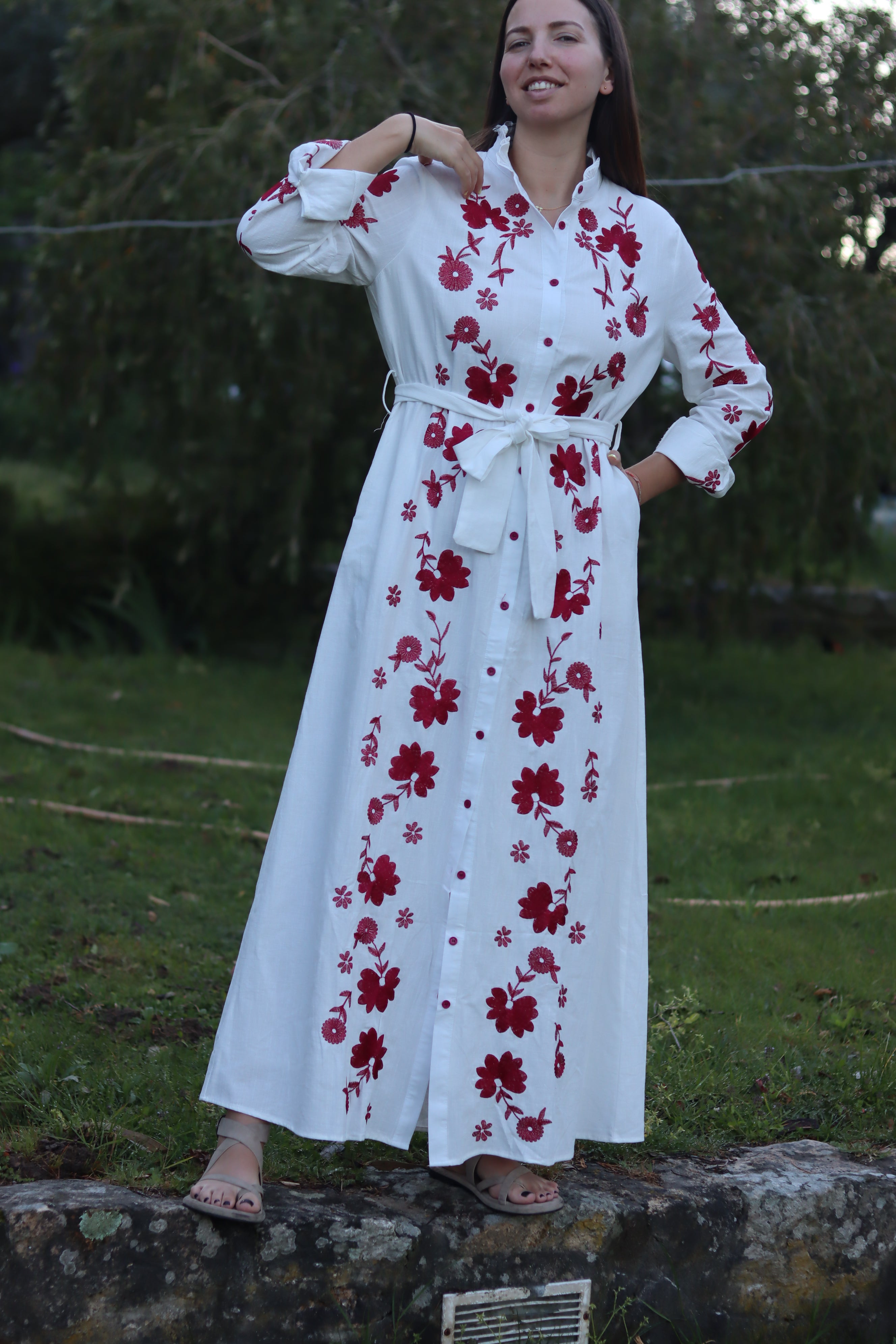 Vestido bordados encarnados
