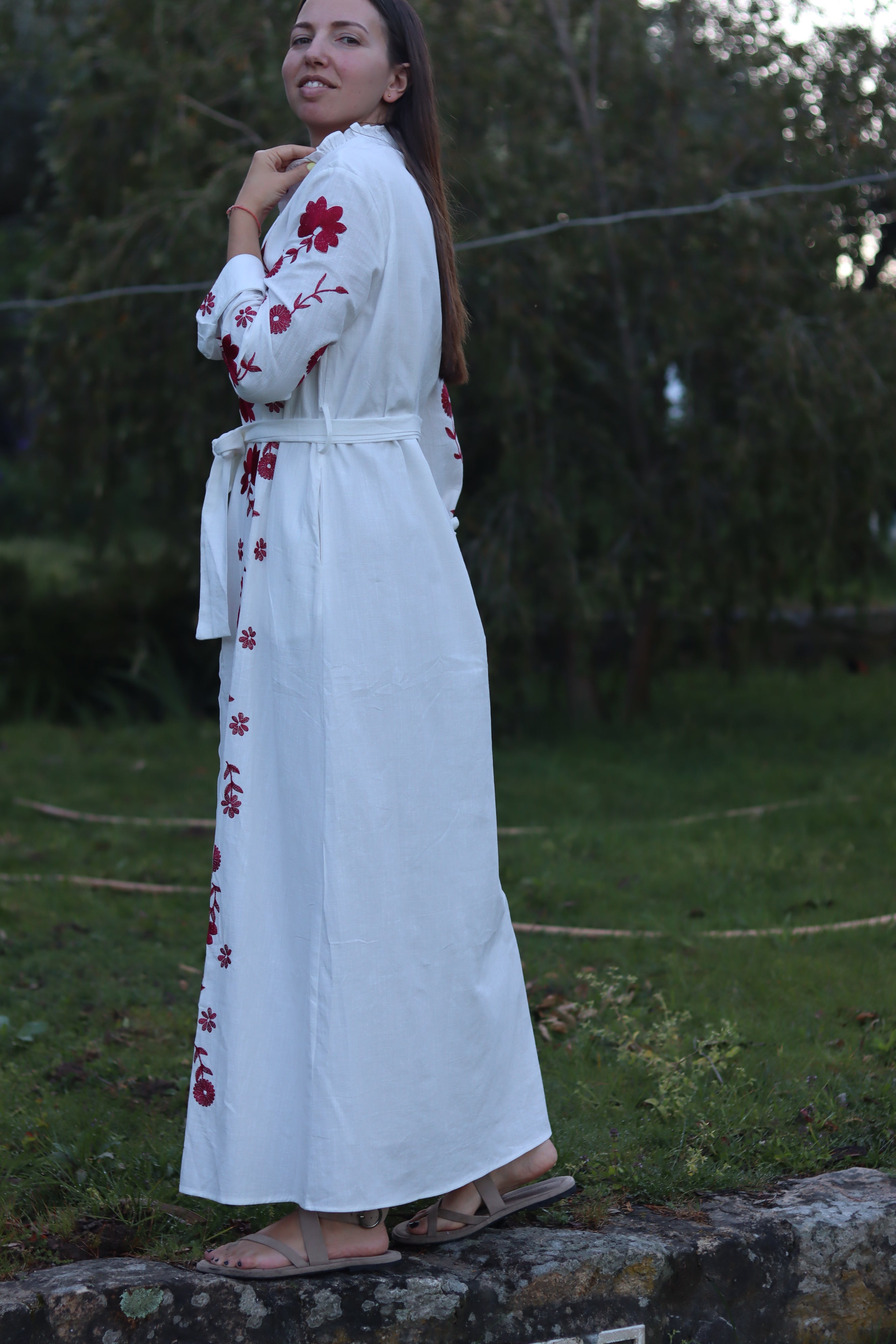 Vestido bordados encarnados