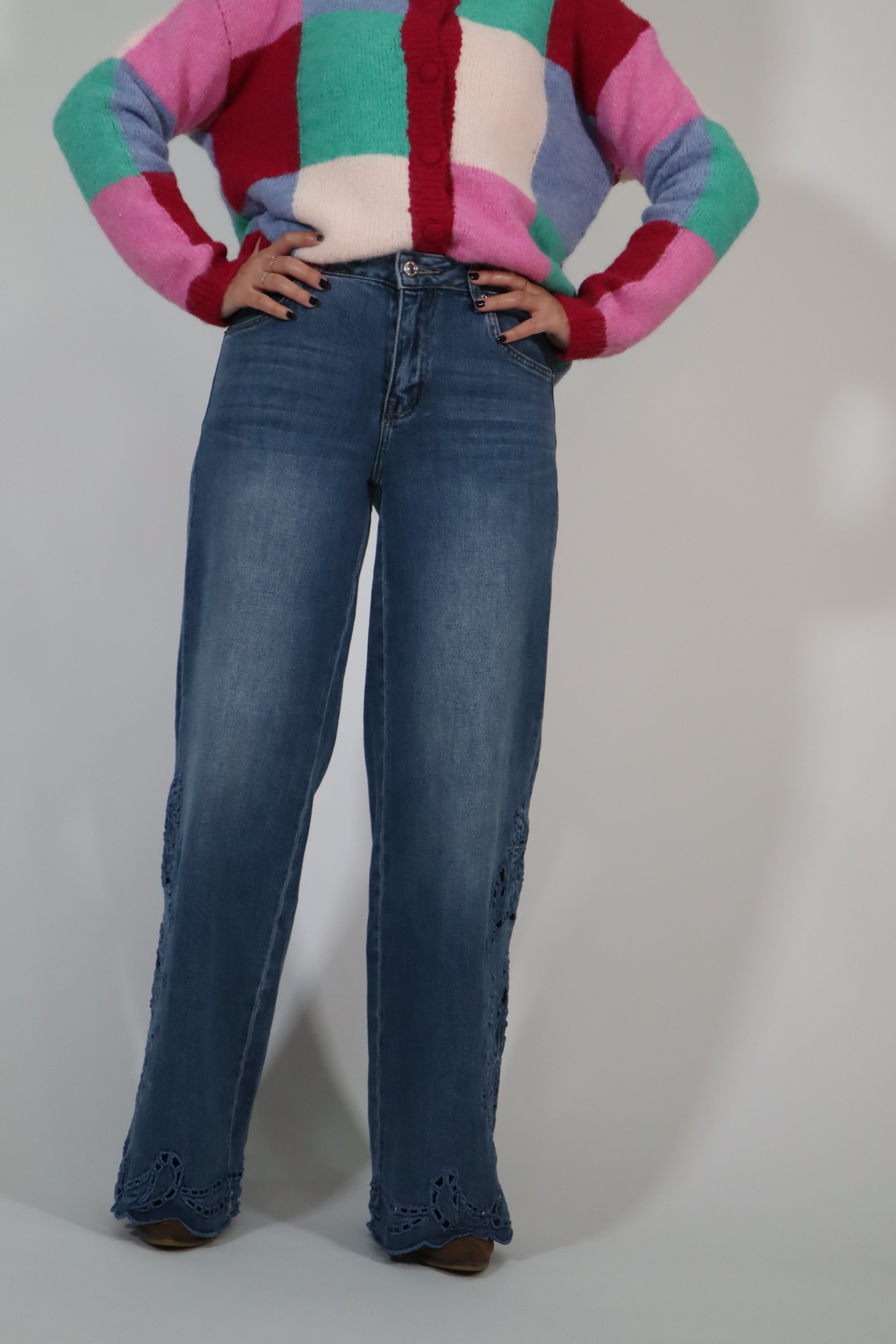 Calças ganga bordados