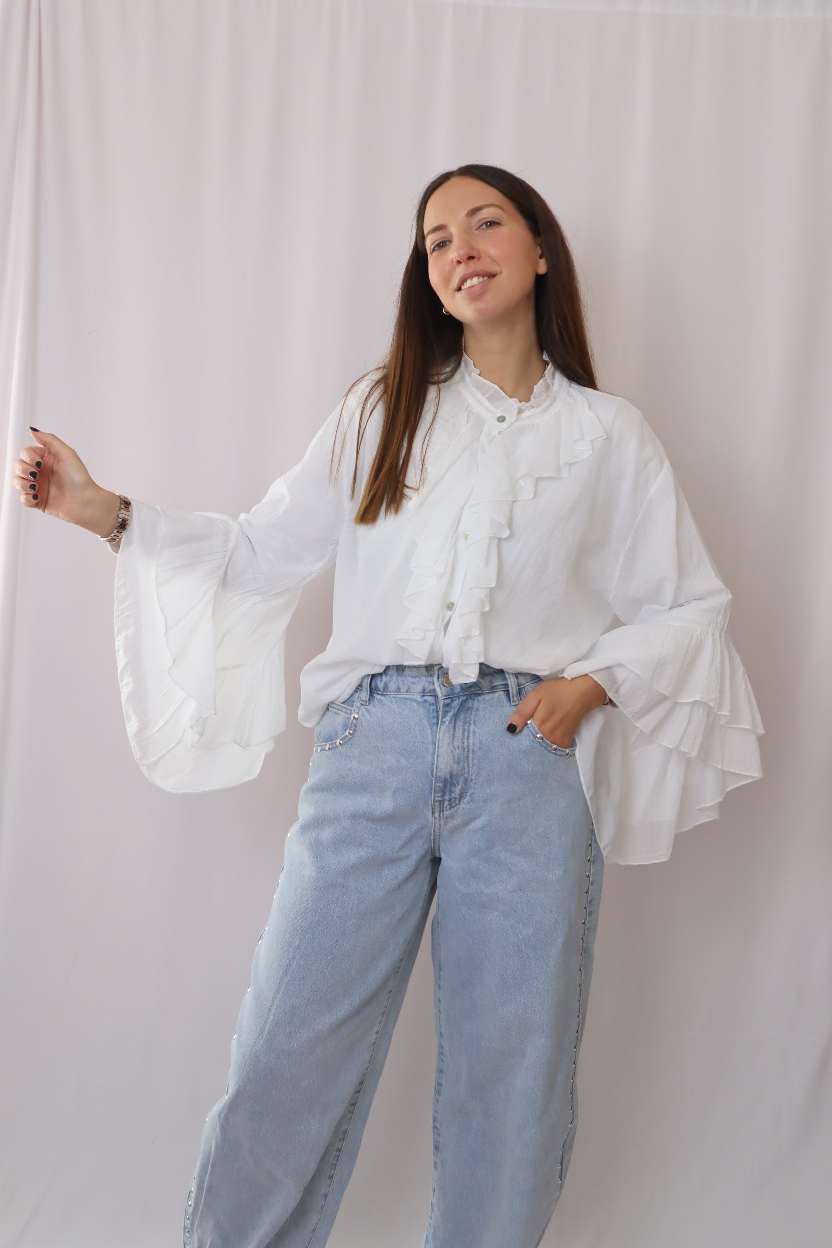 Camisa folhos à frente e mangas