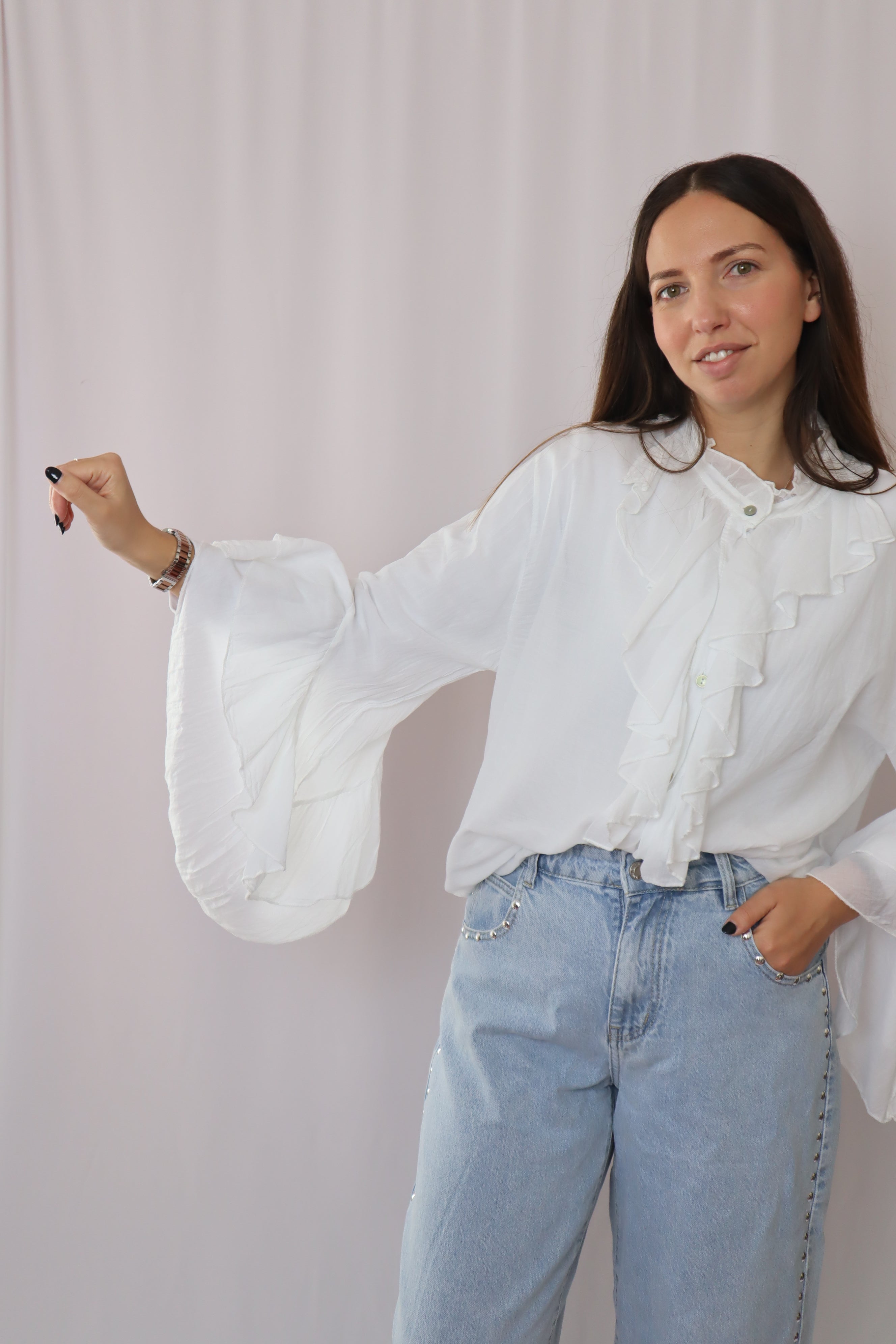 Camisa folhos à frente e mangas