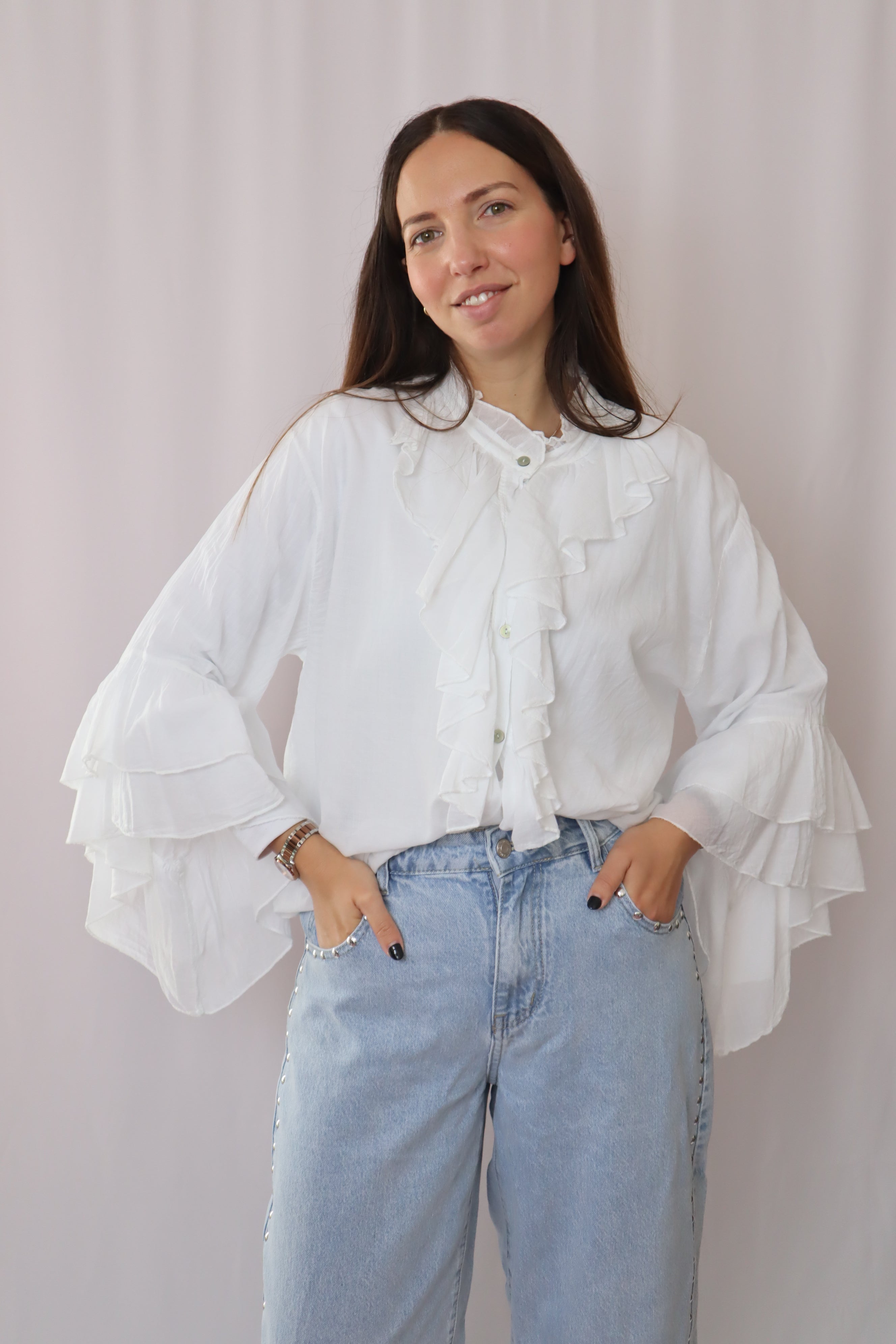 Camisa folhos à frente e mangas