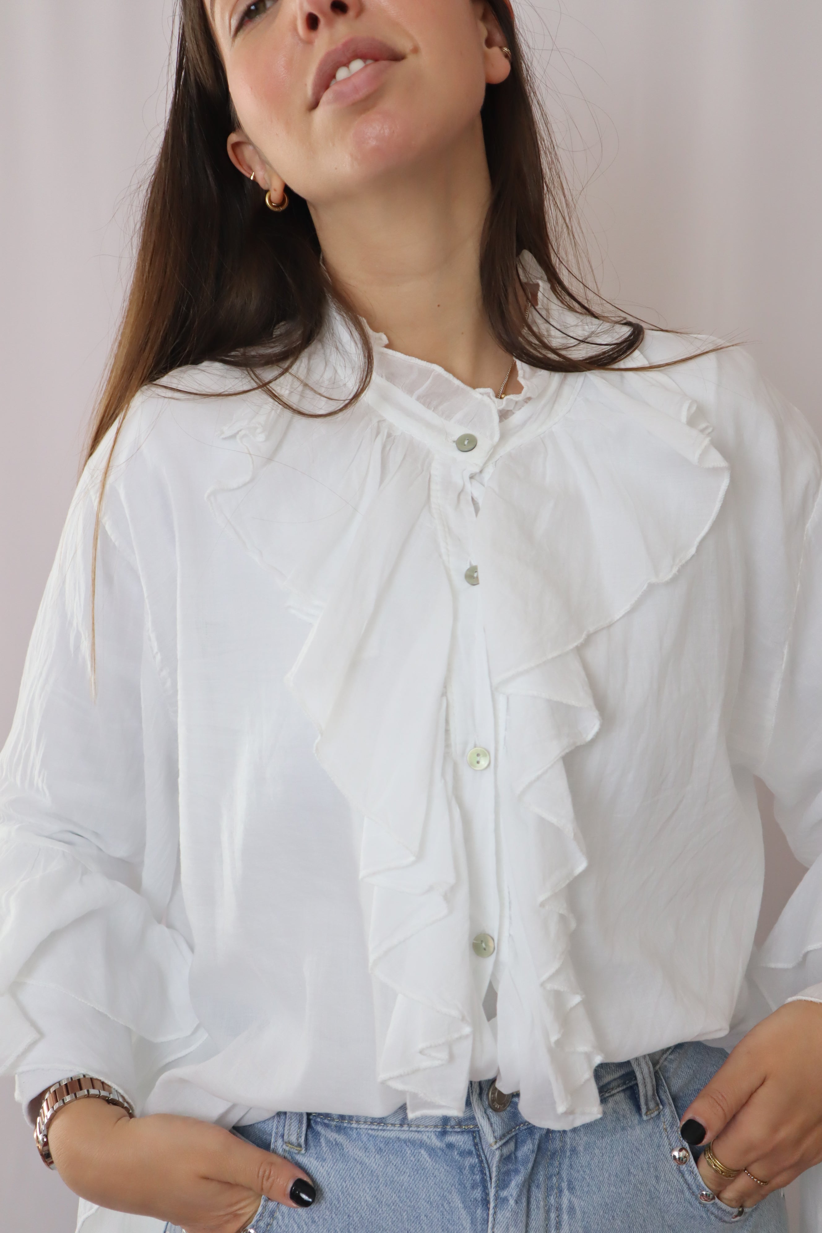 Camisa folhos à frente e mangas