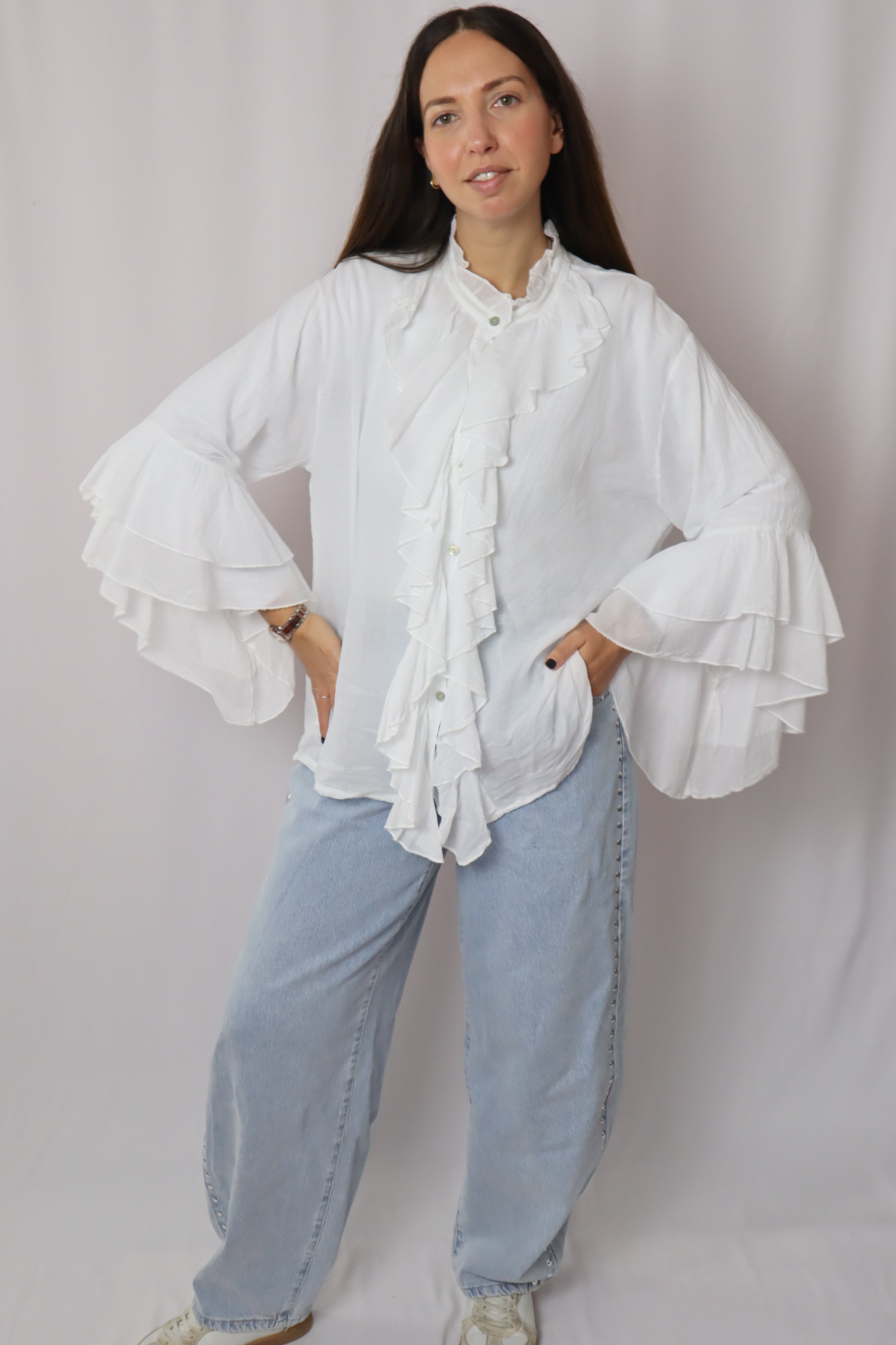 Camisa folhos à frente e mangas