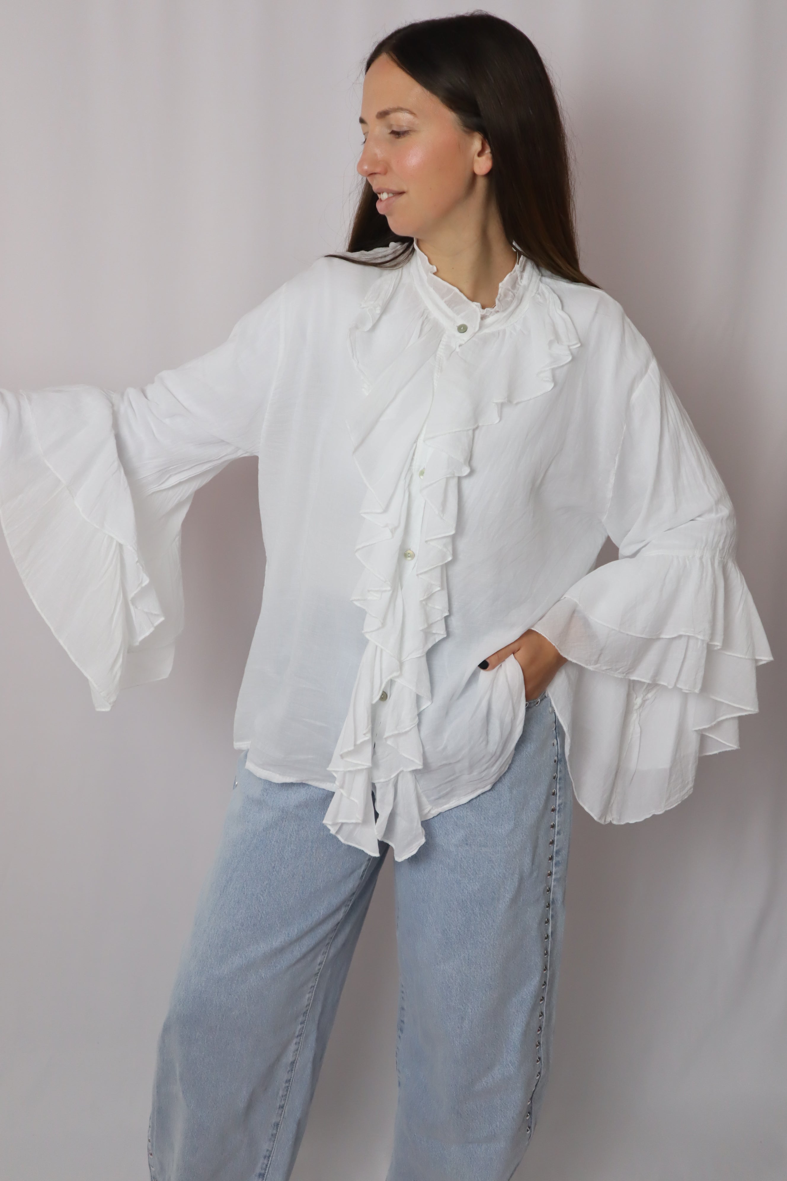 Camisa folhos à frente e mangas