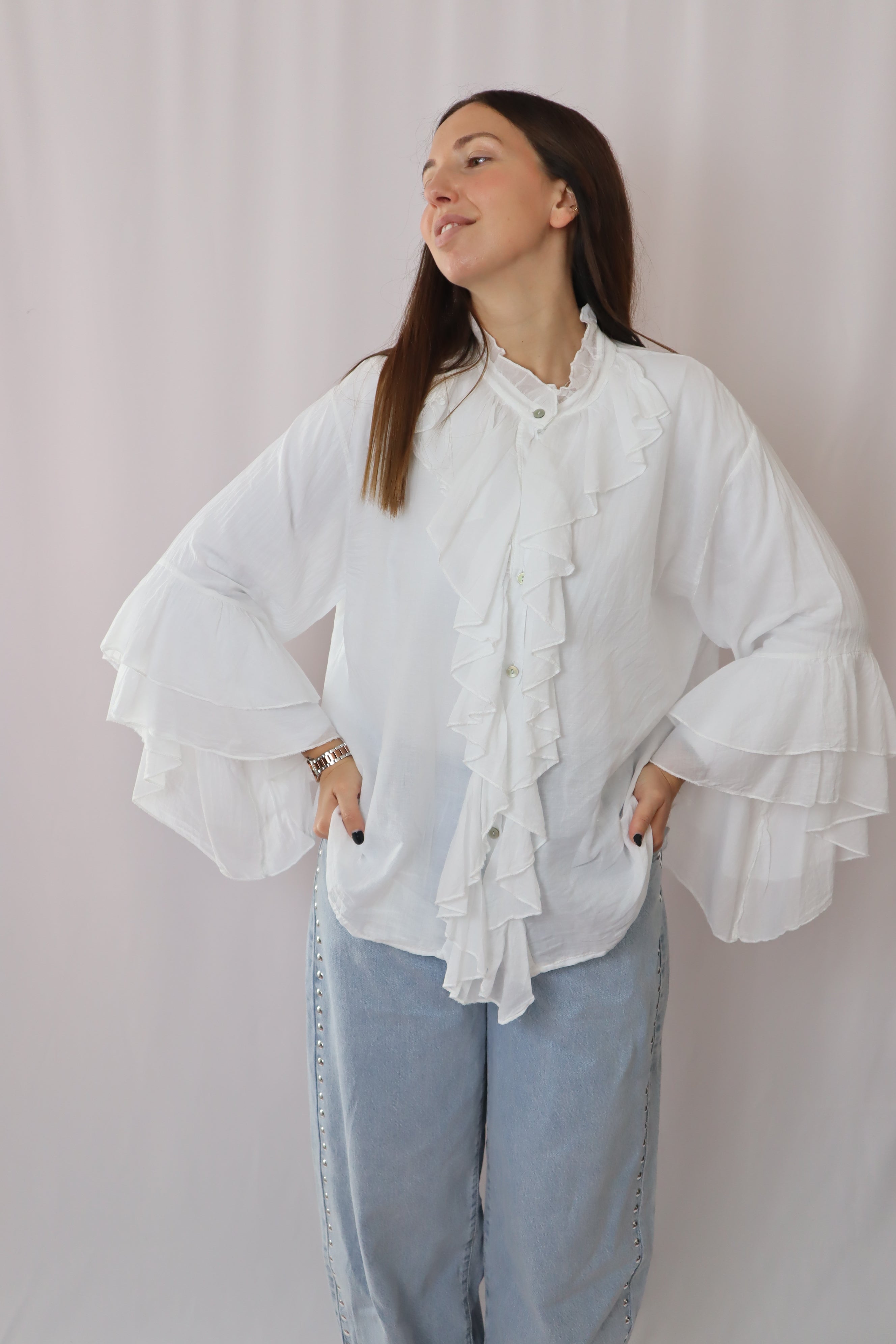 Camisa folhos à frente e mangas