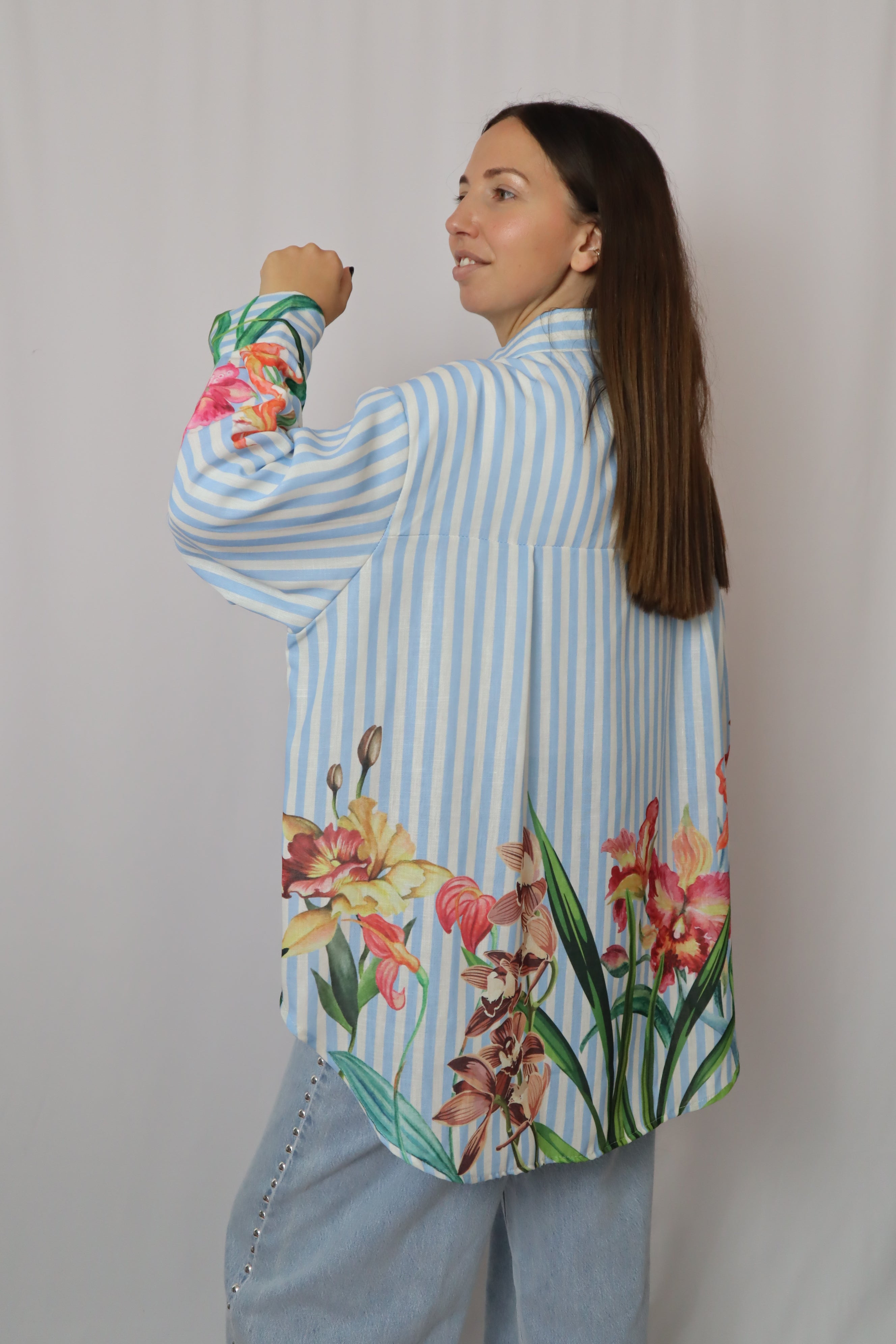 Camisa riscas com flores