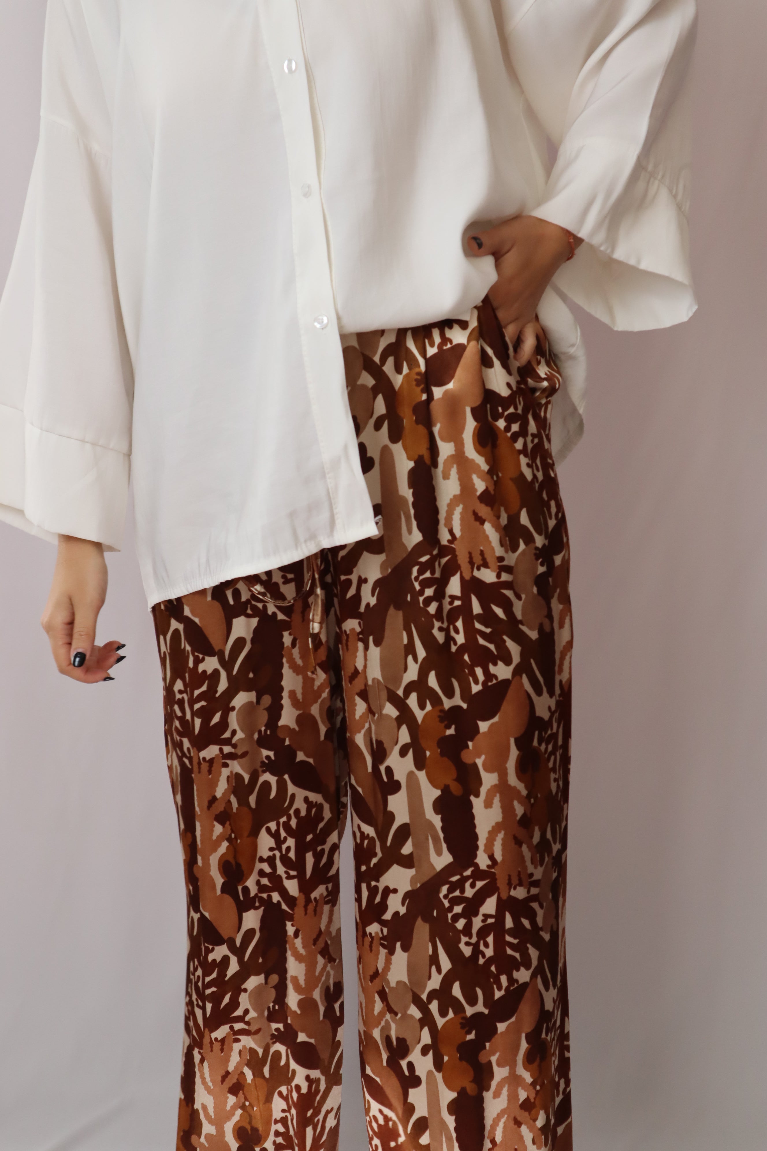 Calças estampadas castanhos