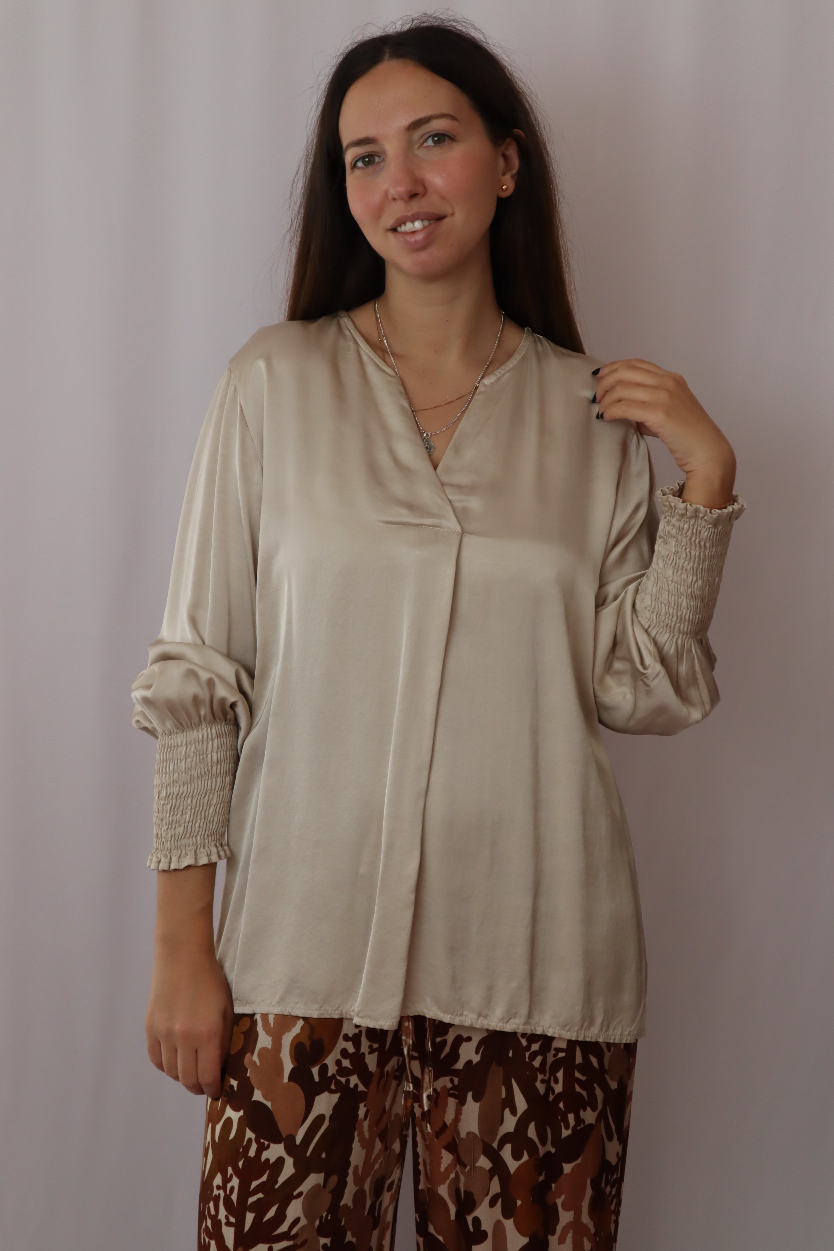 Blusa acetinada