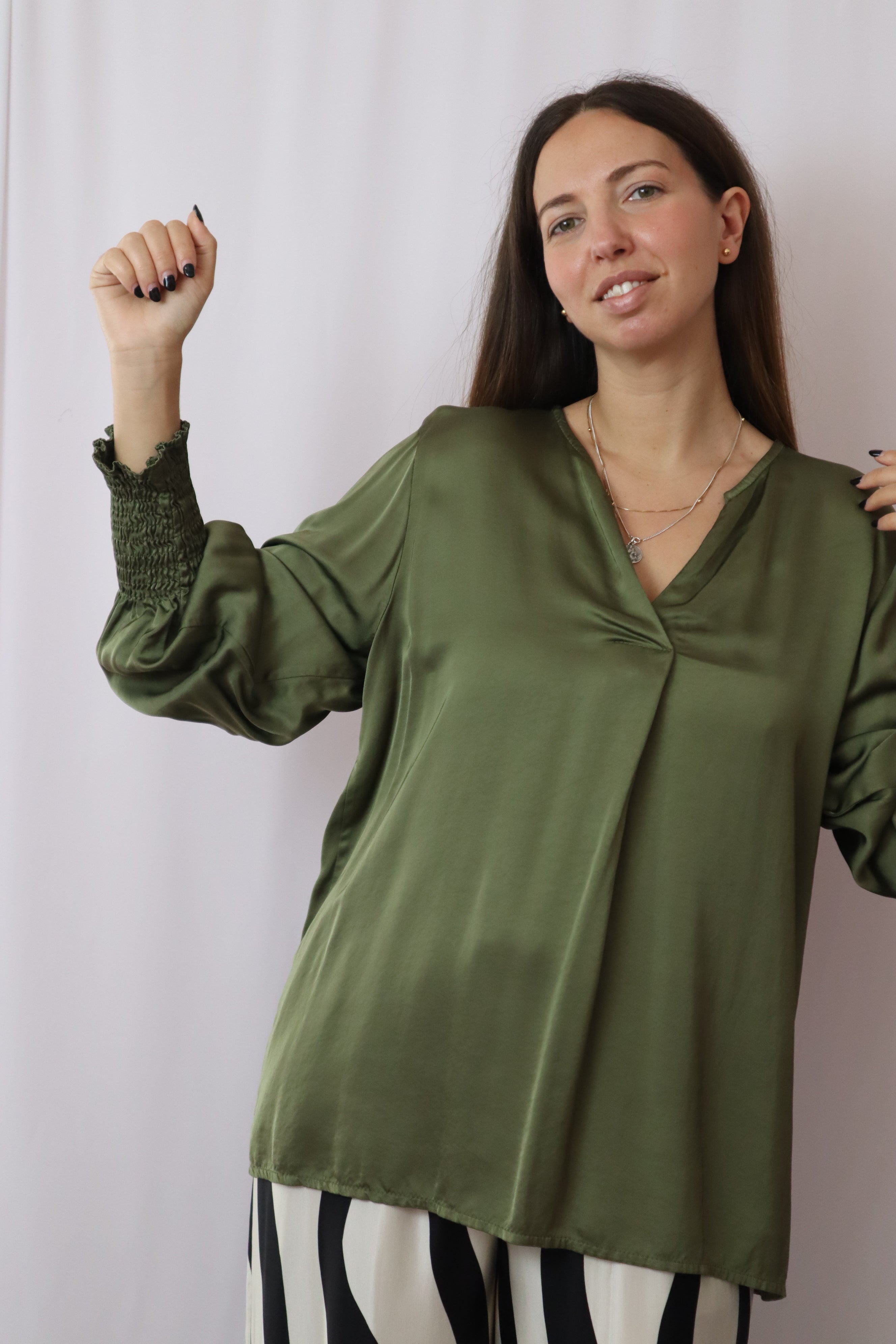 Blusa acetinada