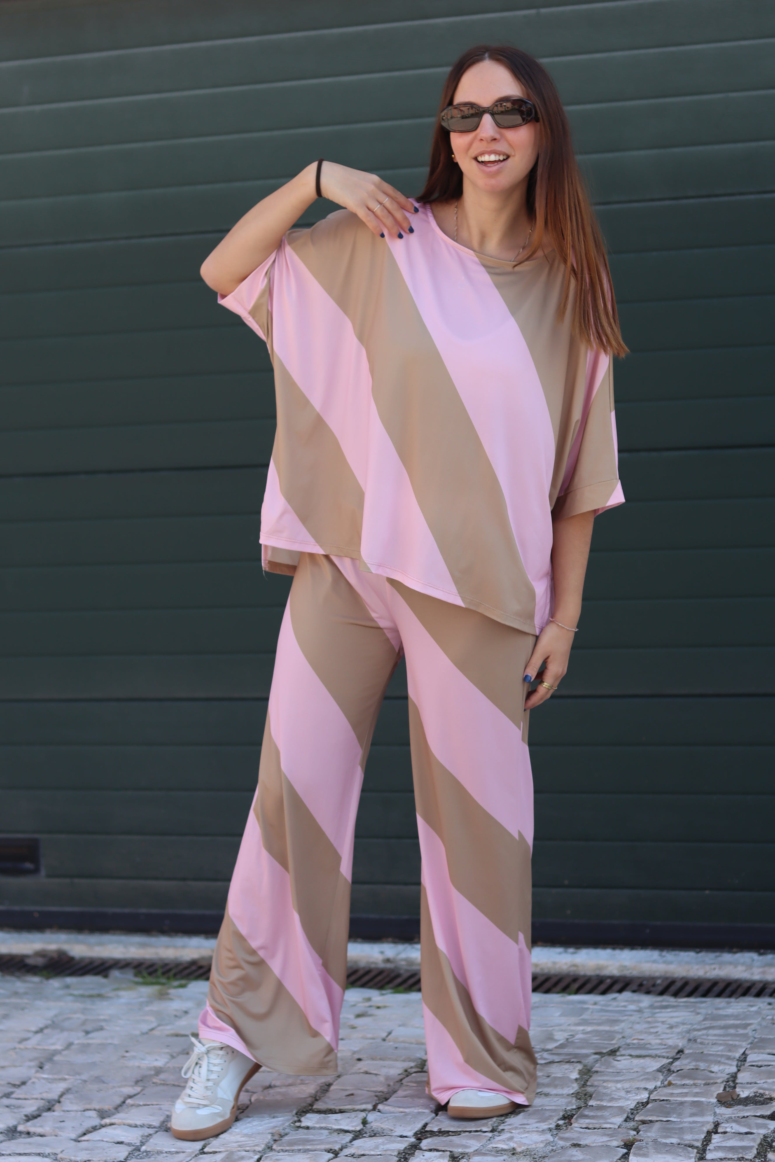 Conjunto riscas rosa e camel