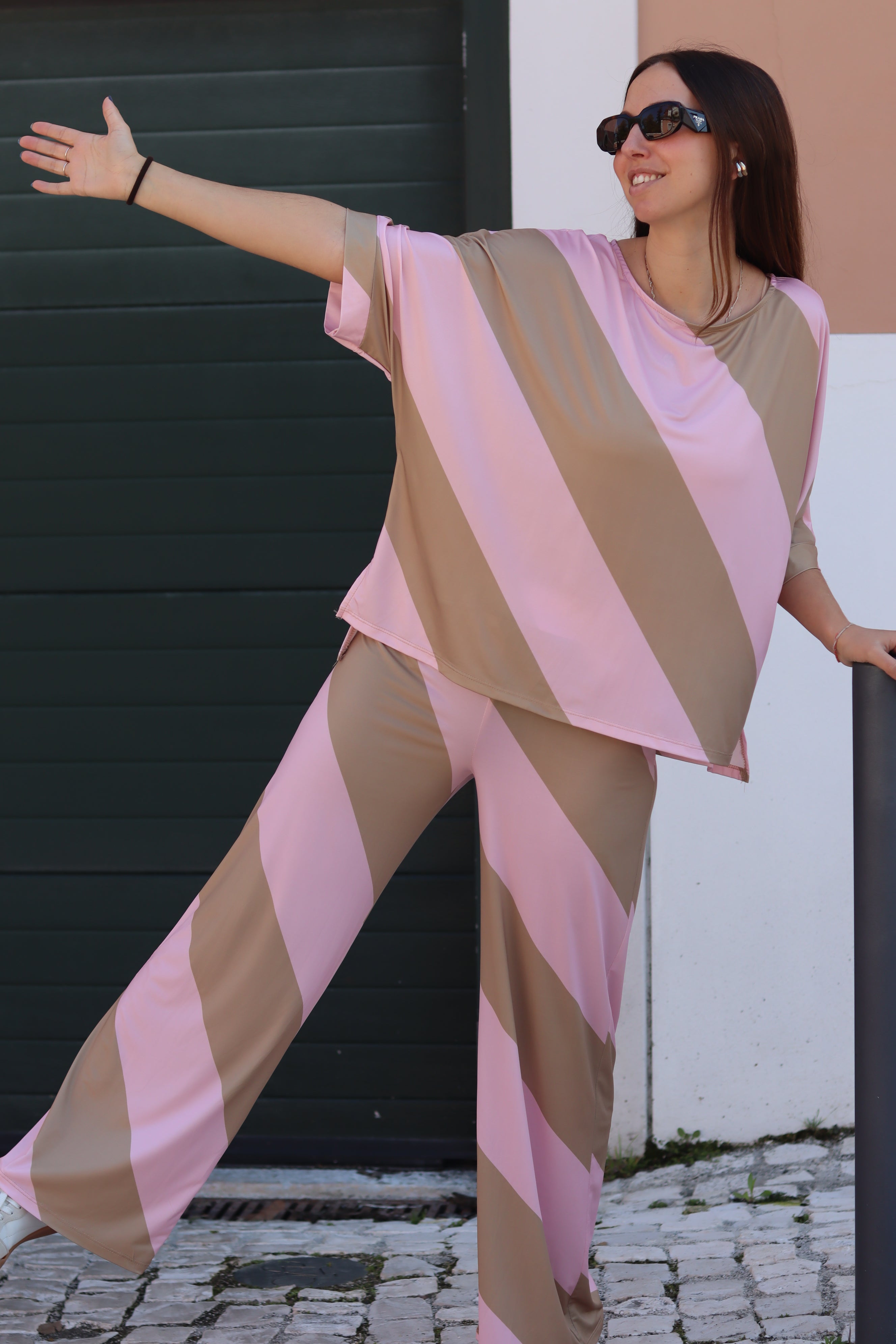 Conjunto riscas rosa e camel
